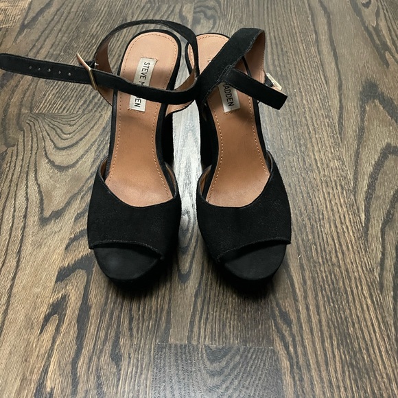 Black Suede Steve Madden Platforms - Picture 1 of 5
